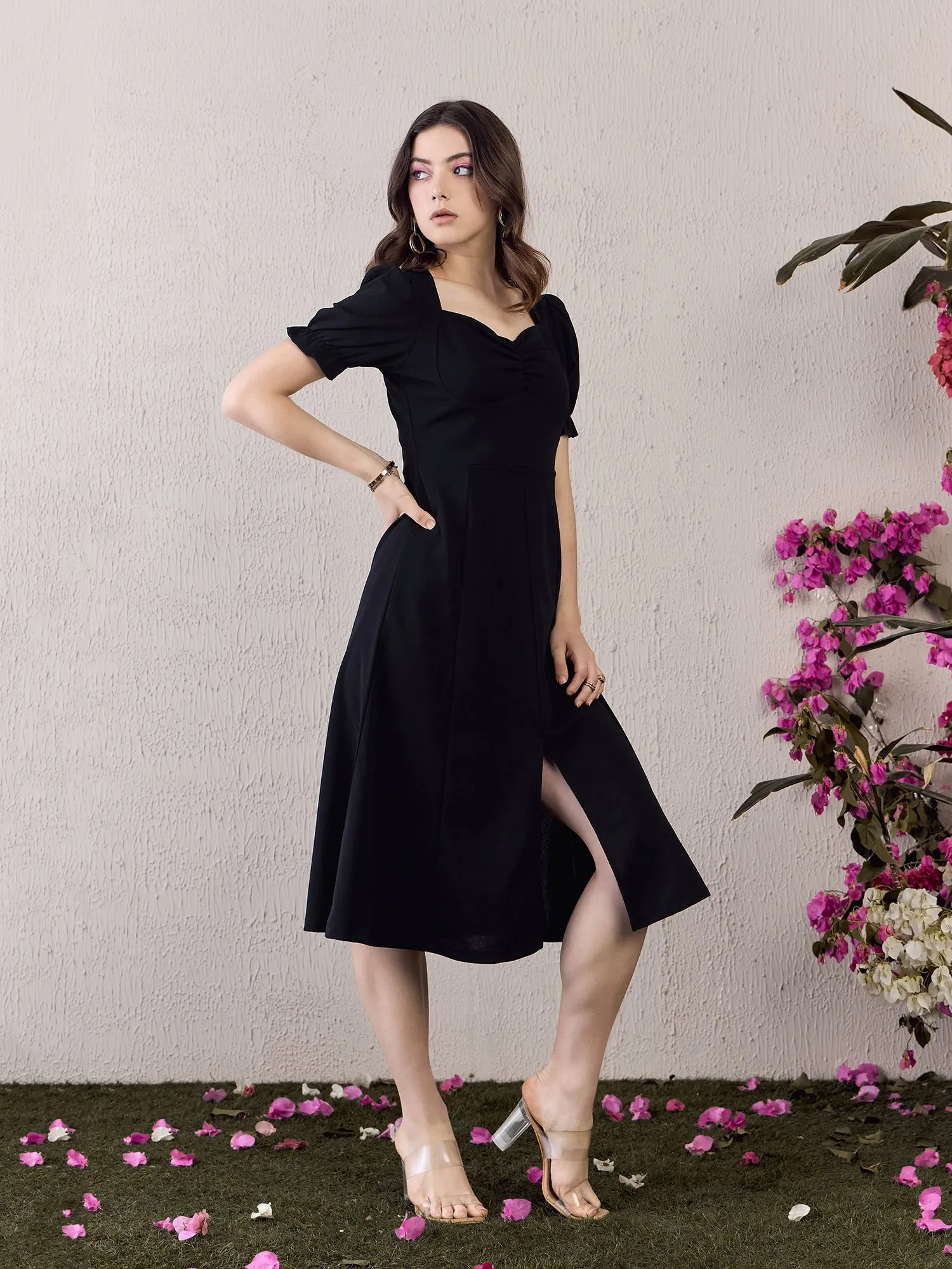 Berrylush Women Black Solid Sweetheart Neck Short Sleeve Maxi Dress
