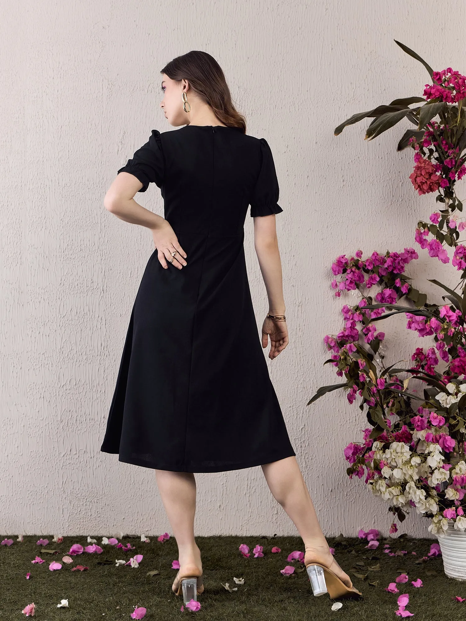 Berrylush Women Black Solid Sweetheart Neck Short Sleeve Maxi Dress