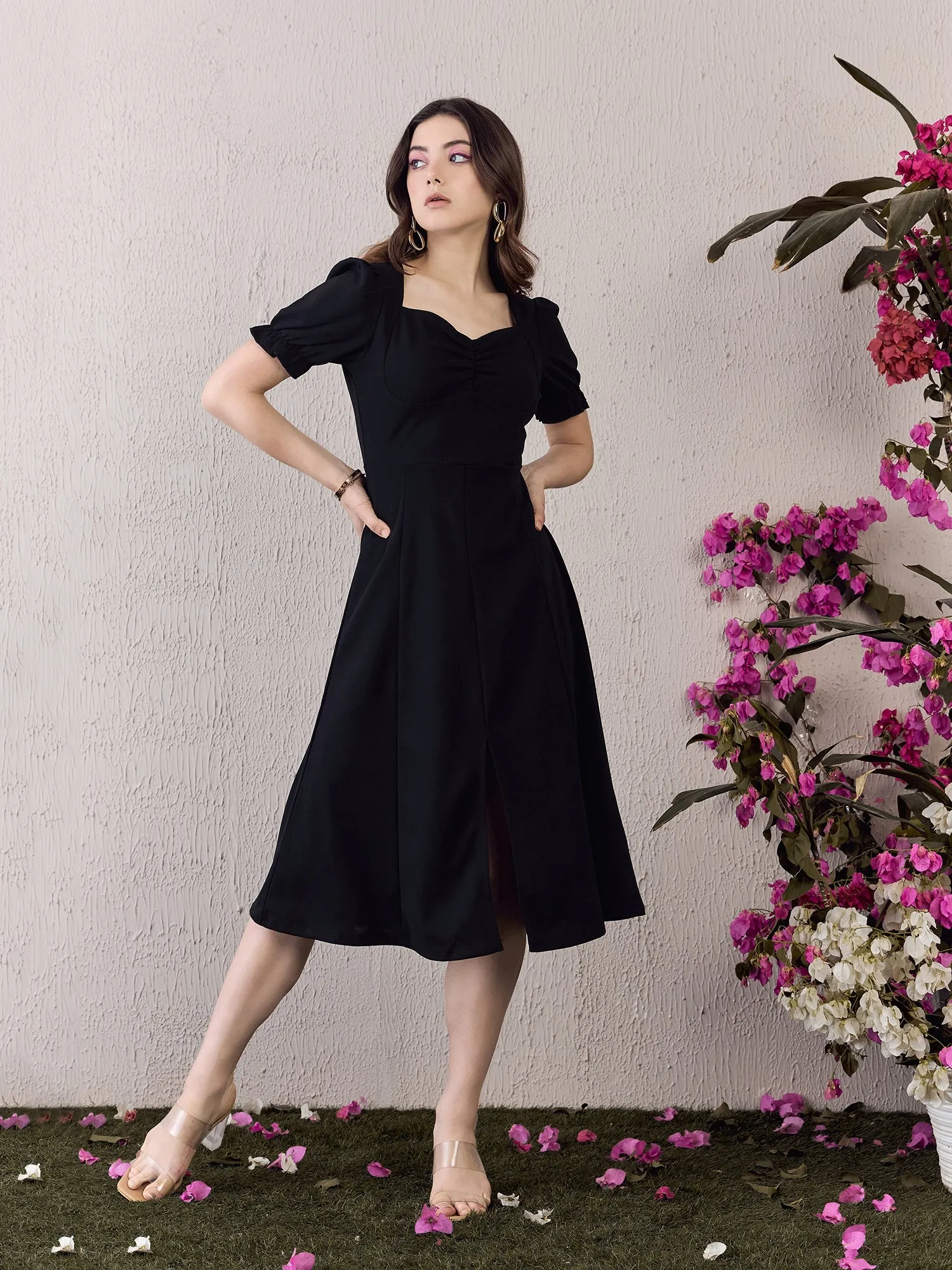 Berrylush Women Black Solid Sweetheart Neck Short Sleeve Maxi Dress