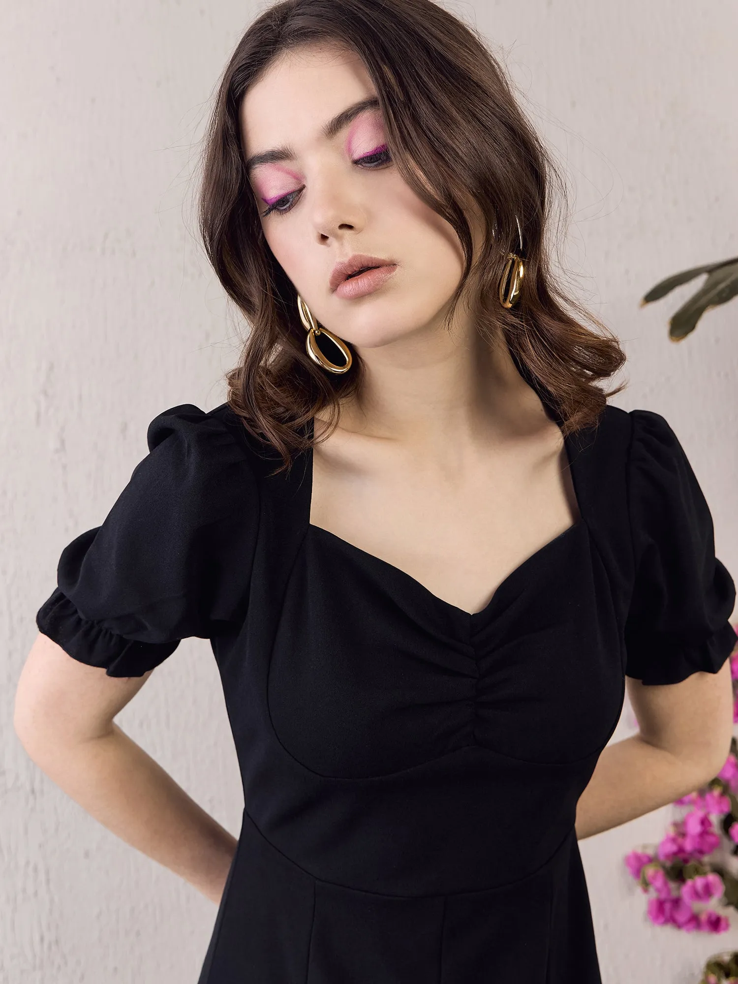 Berrylush Women Black Solid Sweetheart Neck Short Sleeve Maxi Dress