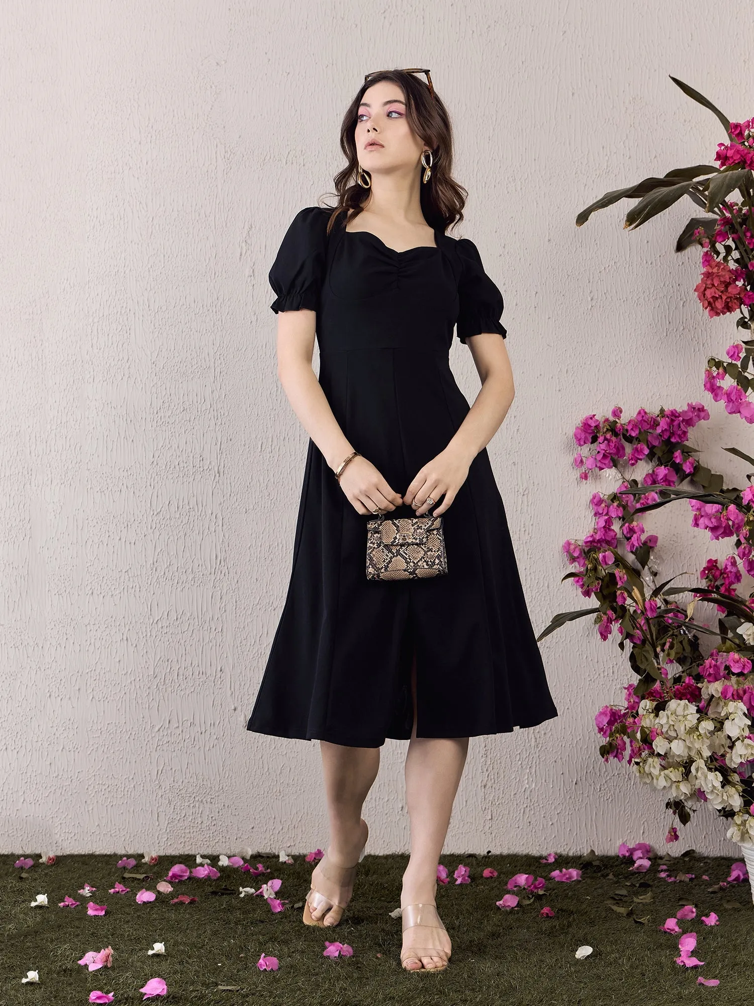 Berrylush Women Black Solid Sweetheart Neck Short Sleeve Maxi Dress