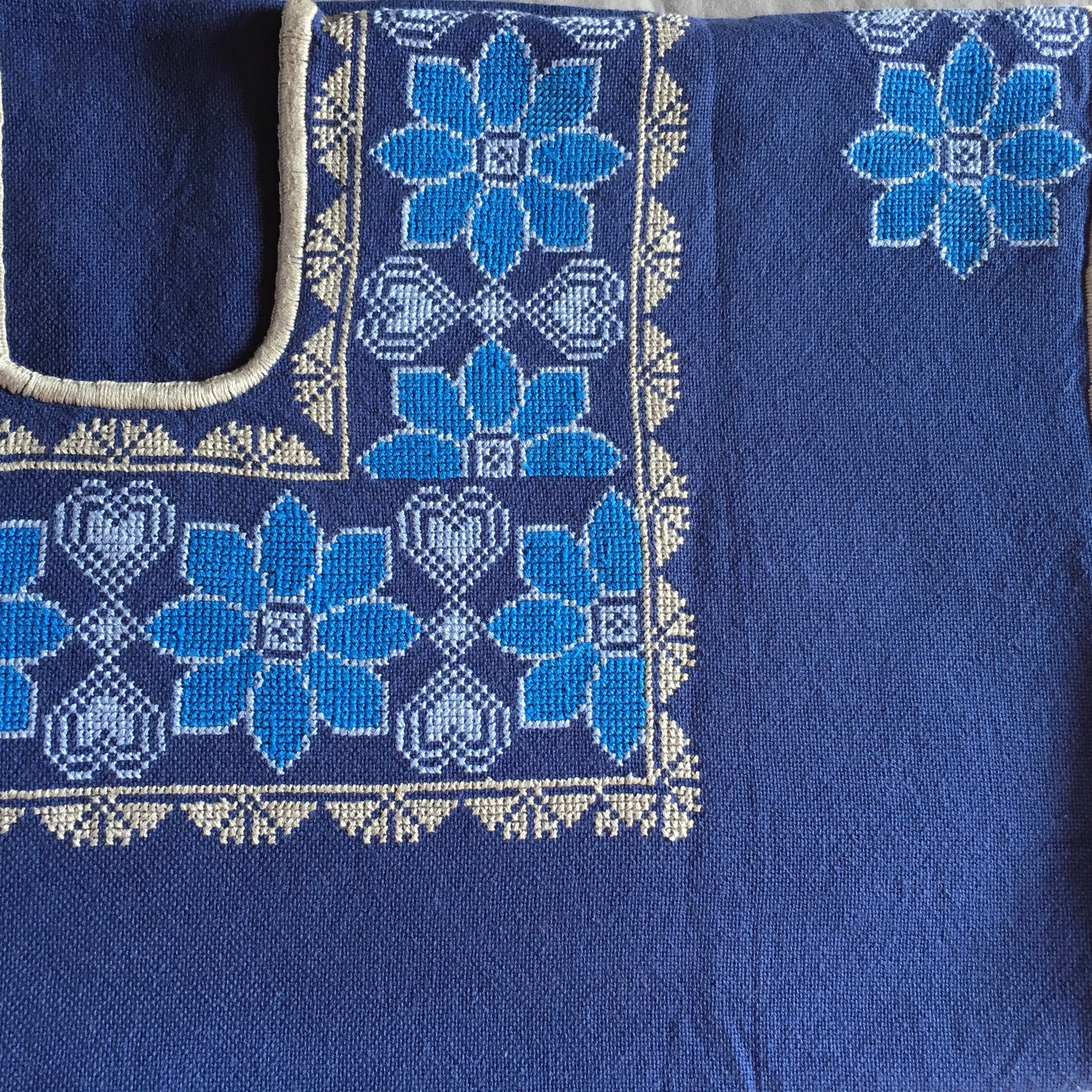 Embroidered Blouse “Zipiajo”- Medium/Lg