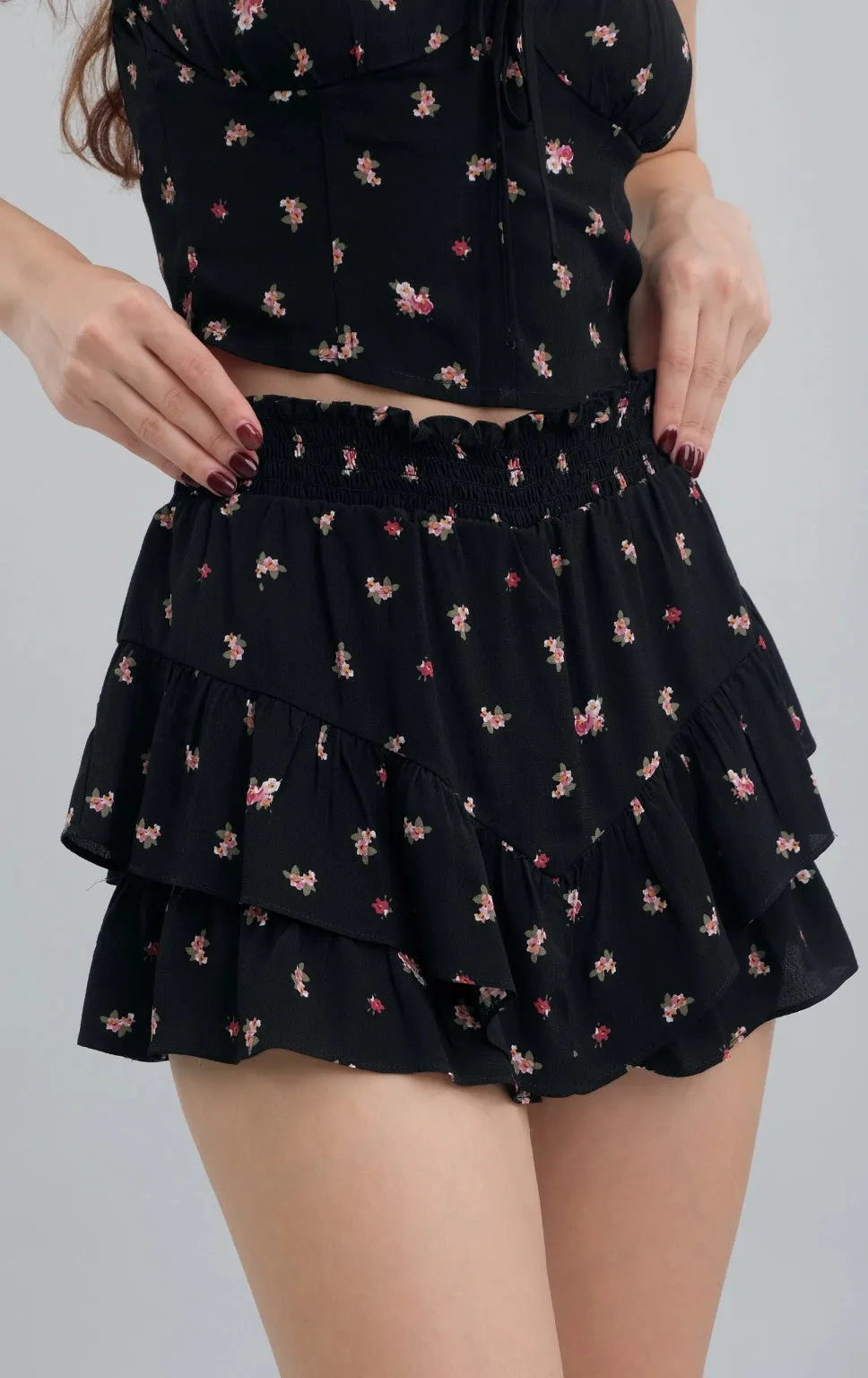 FLORAL TIERED FLOWY SHORTS