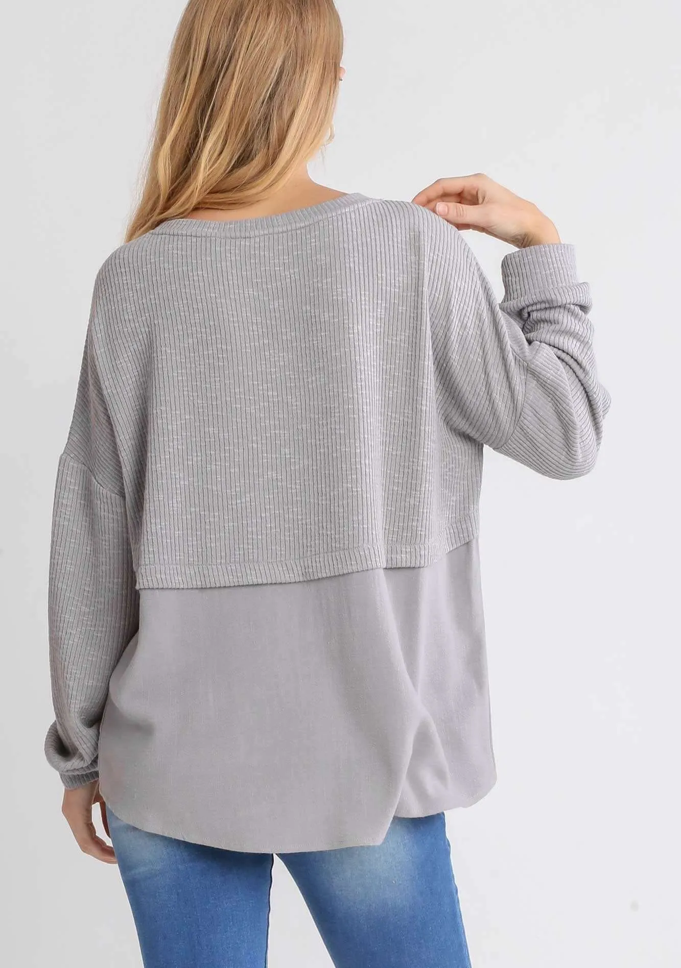Free and Easy Top (Cool Gray) by UMGEE