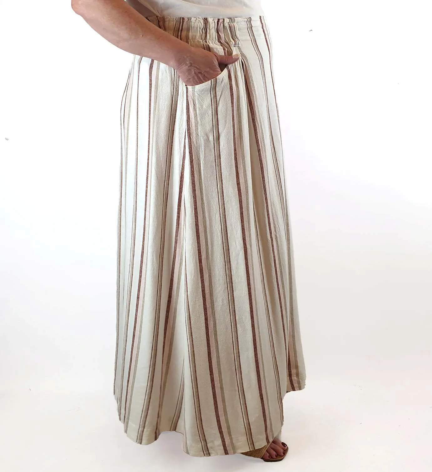 White skirt with virtical red and pink striped print size XL (best fits size 16)